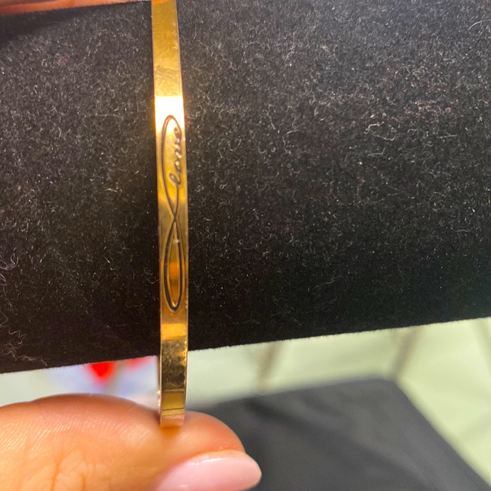 Mantaband infinity love bangle gold